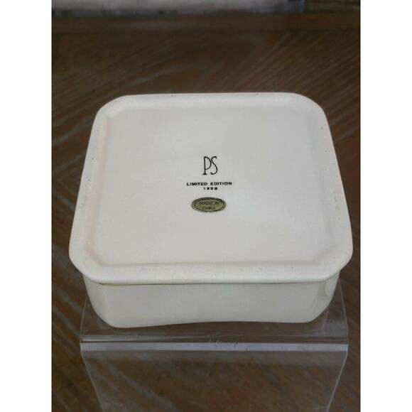 Paul Sebastian PS 1998 Limited Edition White and Gold Trimmed Trinket Box Roses - Picture 3 of 6